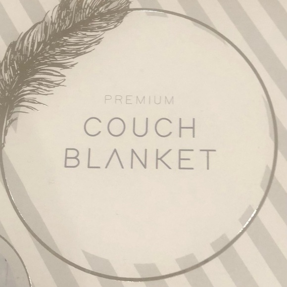 Premium Couch Blanket /NIB/ Sleeves Pocket Super Soft /Comfortable Warm 60”x70” - Picture 6 of 7